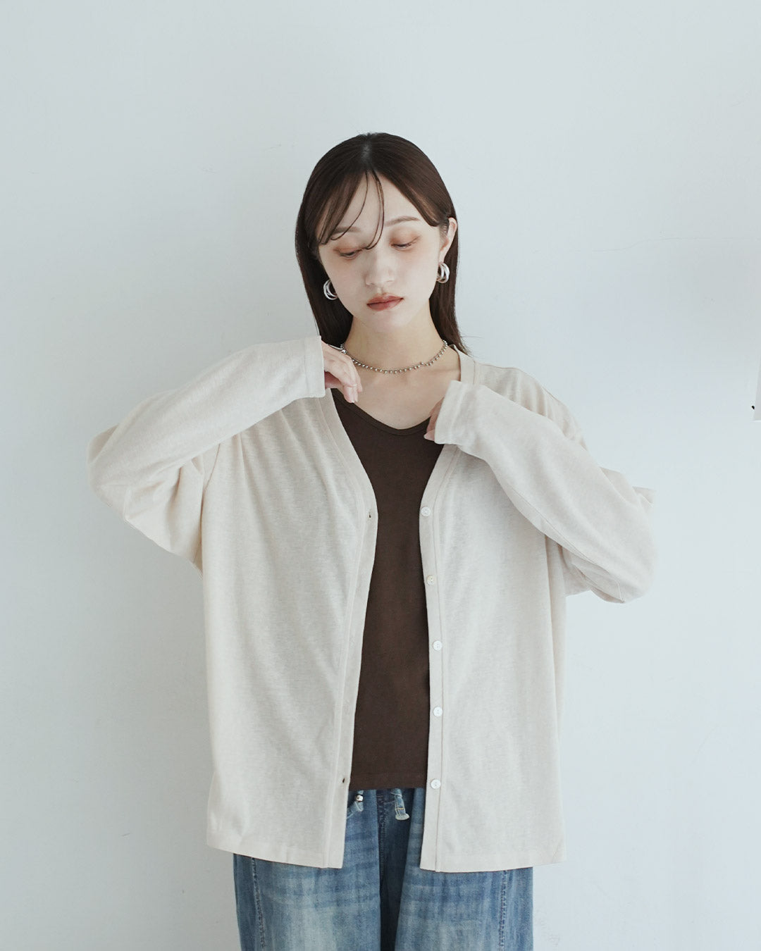どんな季節でも重宝する!綿スラブカーデ