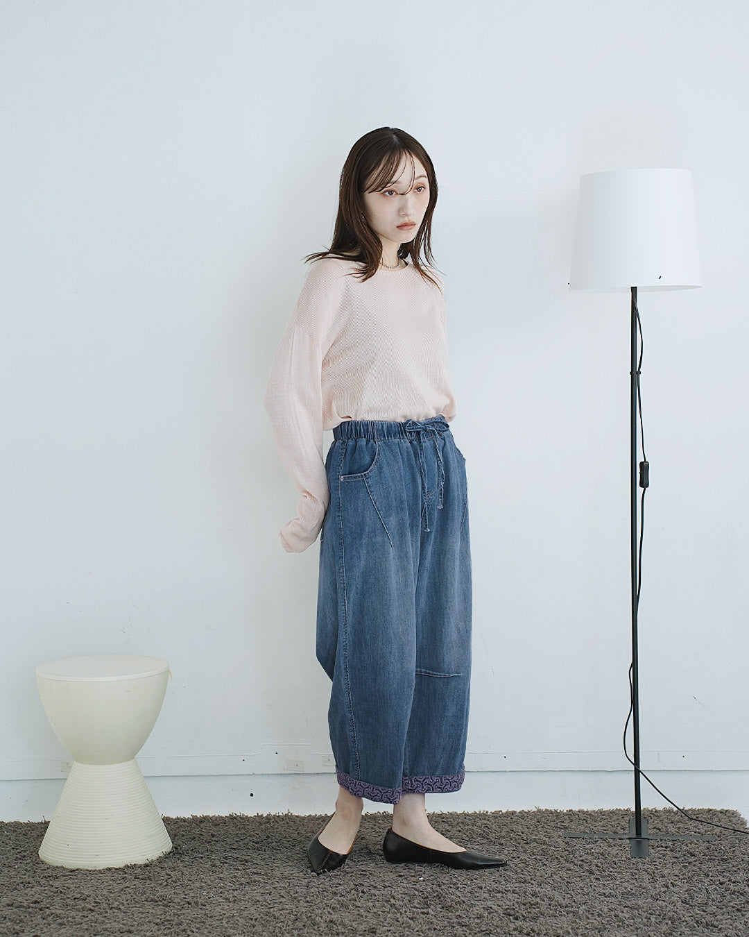 裾ワンポイントゆったりデニムパンツ