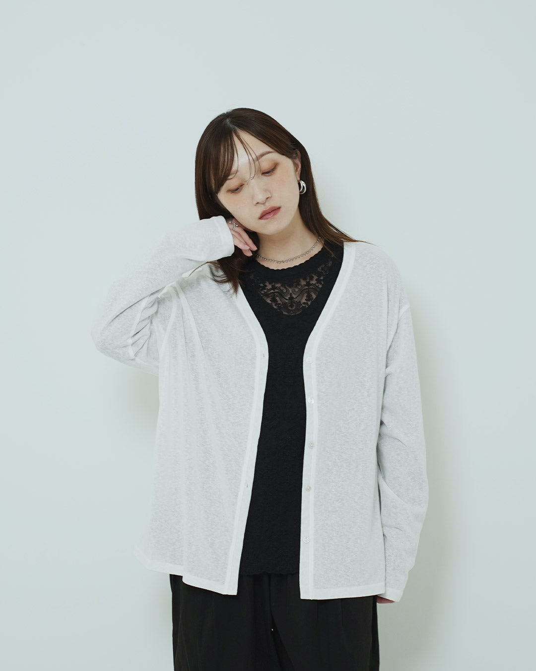 どんな季節でも重宝する!綿スラブカーデ