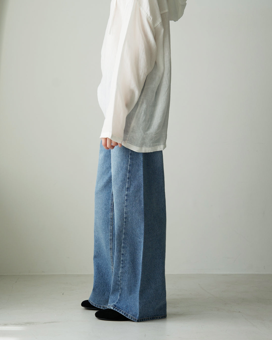 カーブシームデニムパンツ