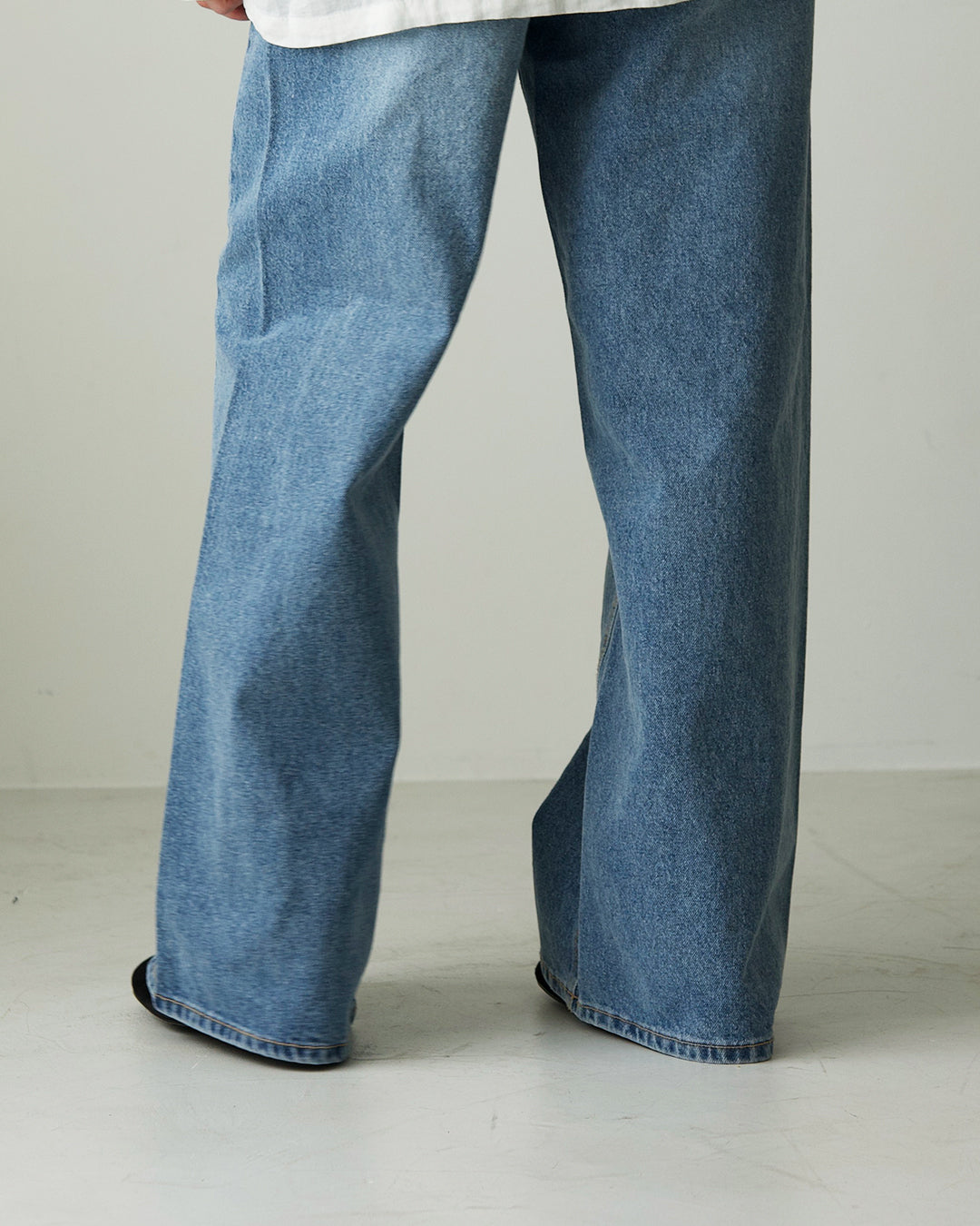 カーブシームデニムパンツ