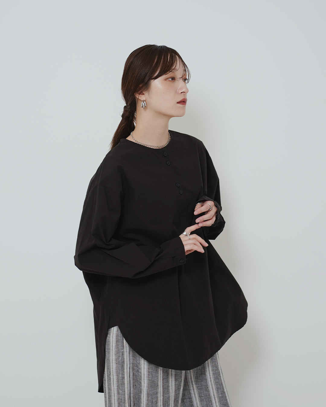 体系隠しゆったりシルエットブラウス