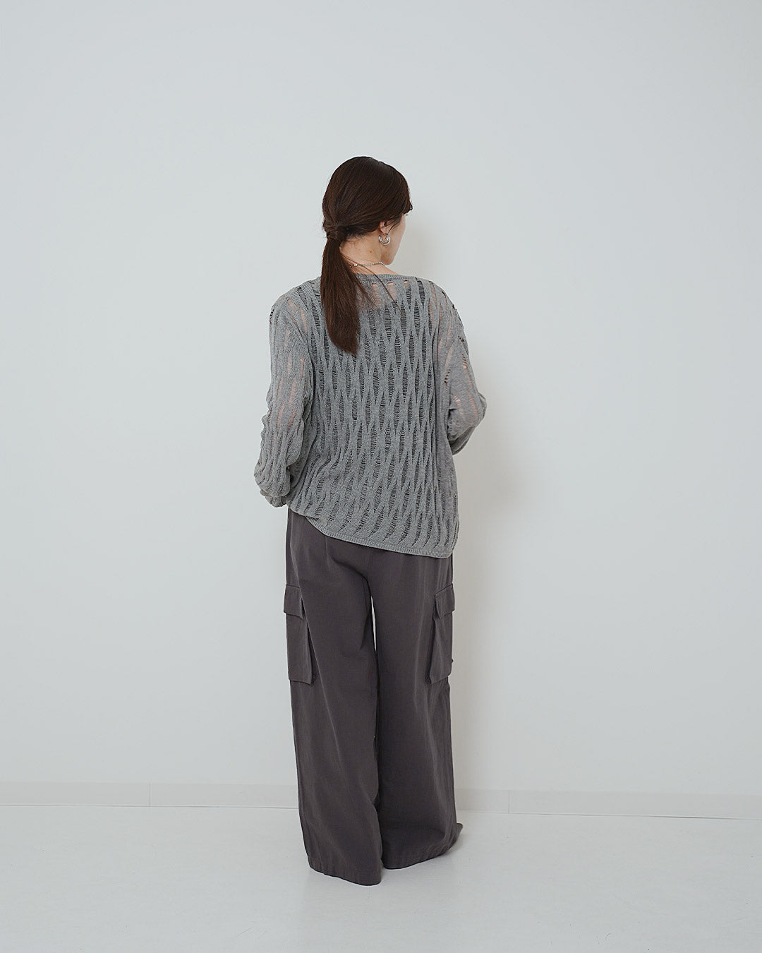 メッシュ編みクールネックニット