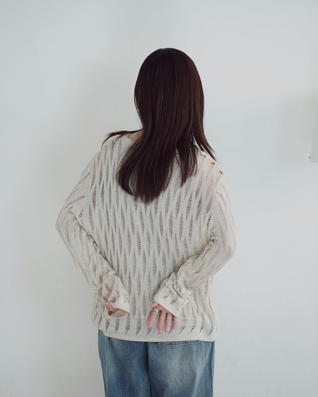 メッシュ編みクールネックニット