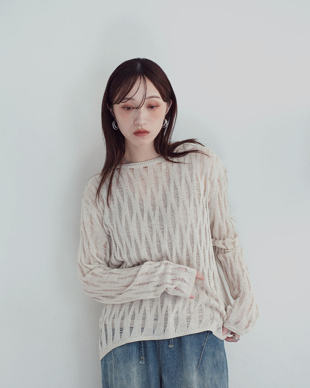 メッシュ編みクールネックニット