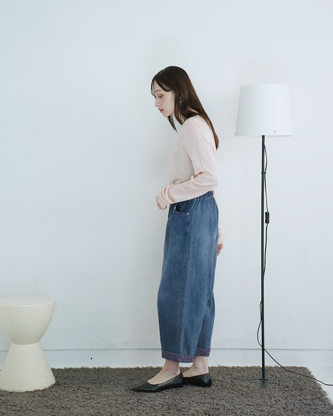 裾ワンポイントゆったりデニムパンツ