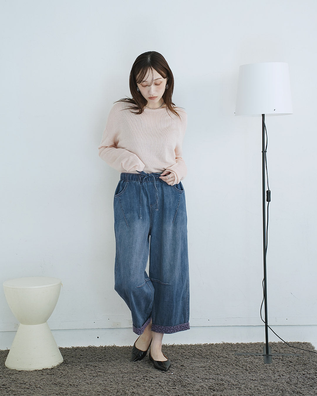 裾ワンポイントゆったりデニムパンツ